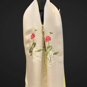 khăn lụa tơ tằm thêu tay hoa sen
