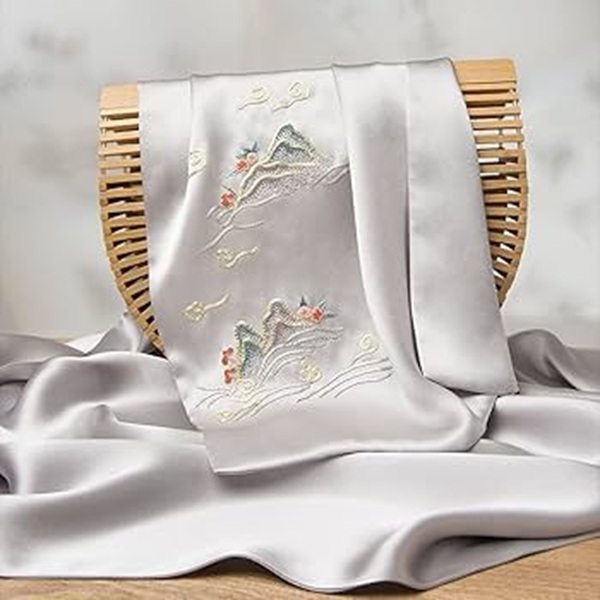 khăn lụa tơ tằm thêu con cò