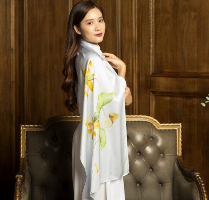 khăn lụa tơ tằm thêu hoa sen vàng