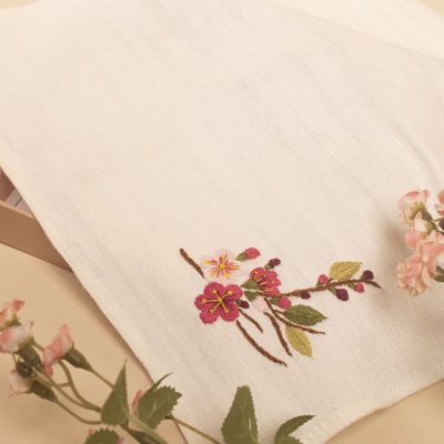 khăn lụa tơ tằm thêu hoa thu hải đường
