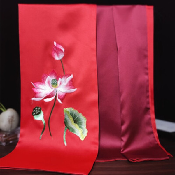 khăn lụa tơ tằm thêu tay