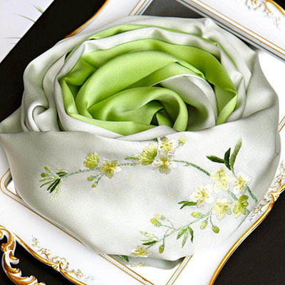 khăn lụa tơ tằm thêu tay