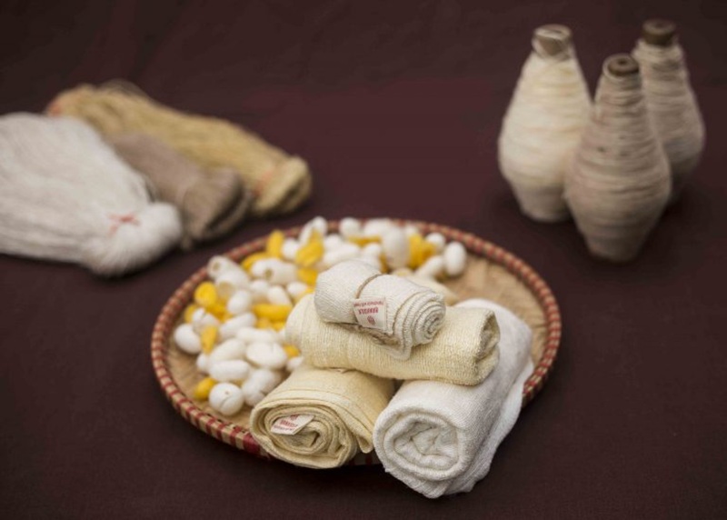 khăn mặt tơ tằm